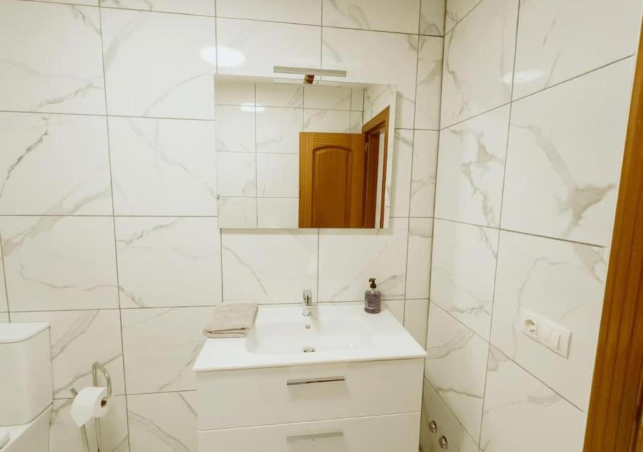 Seaview Splendor 2 Bedroom Modern Comfort 阿德耶 外观 照片