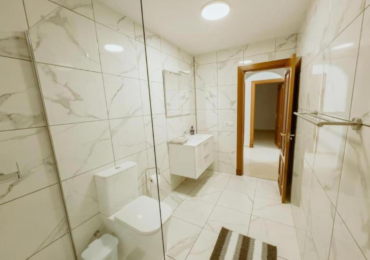 Seaview Splendor 2 Bedroom Modern Comfort 阿德耶 外观 照片