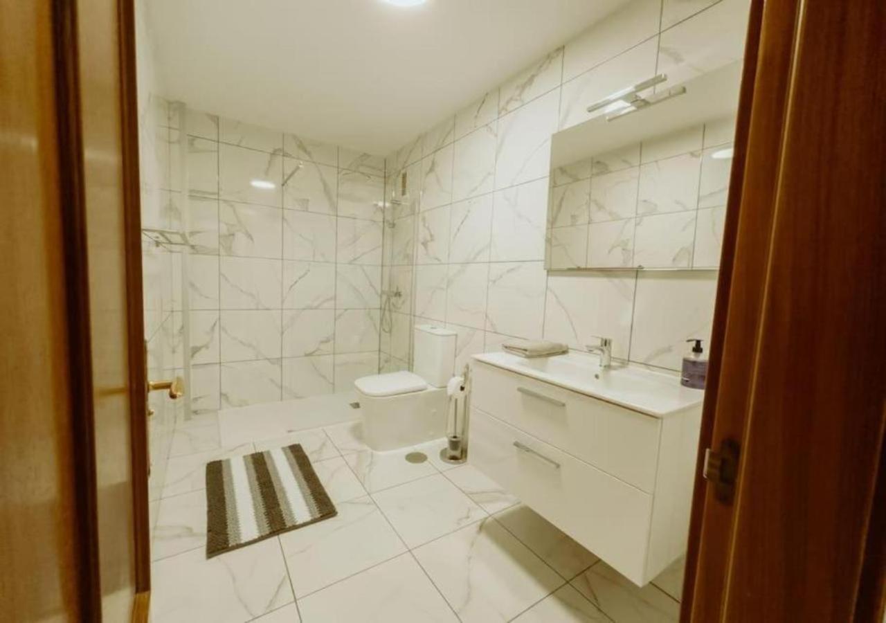 Seaview Splendor 2 Bedroom Modern Comfort 阿德耶 外观 照片